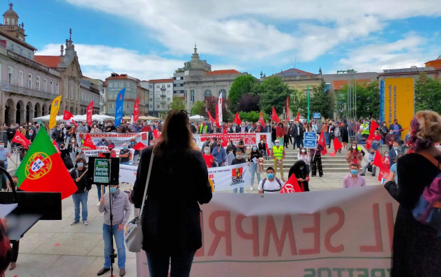 Democracia com direitos e salários dignos