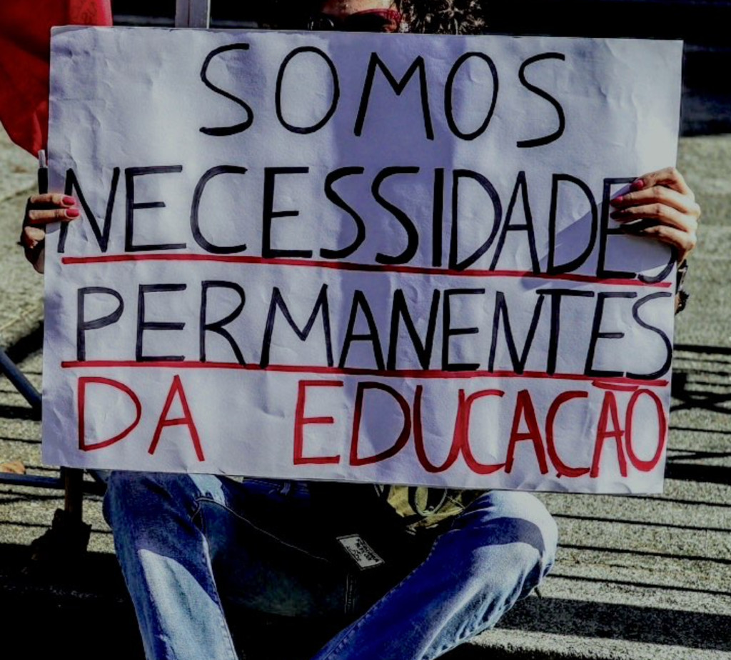 Técnicos especializado e técnicos superiores de educação saem novamente à rua